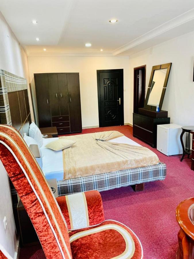 Class Hotel Brazzaville Esterno foto