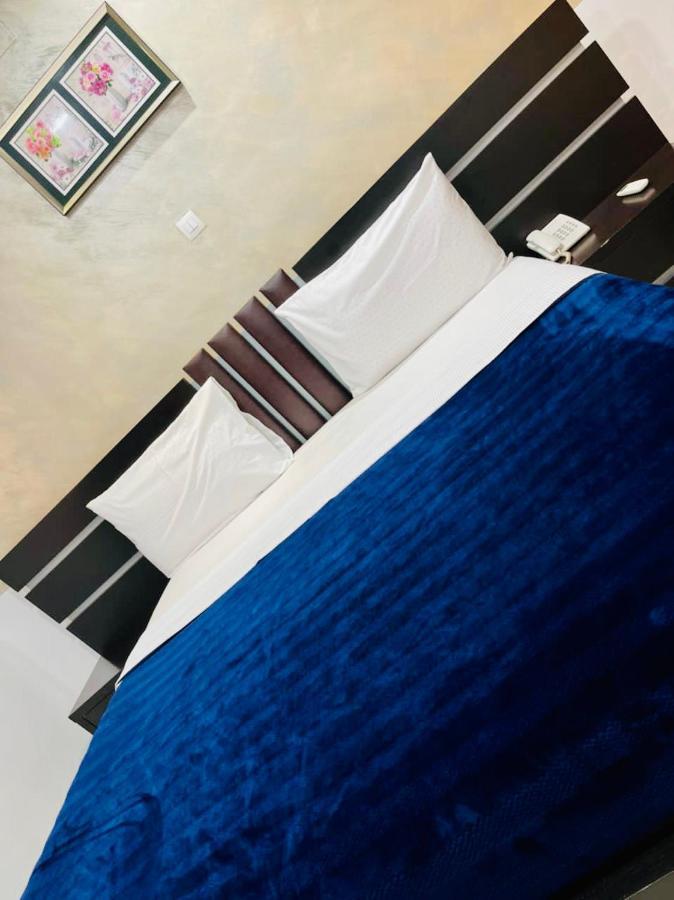 Class Hotel Brazzaville Esterno foto