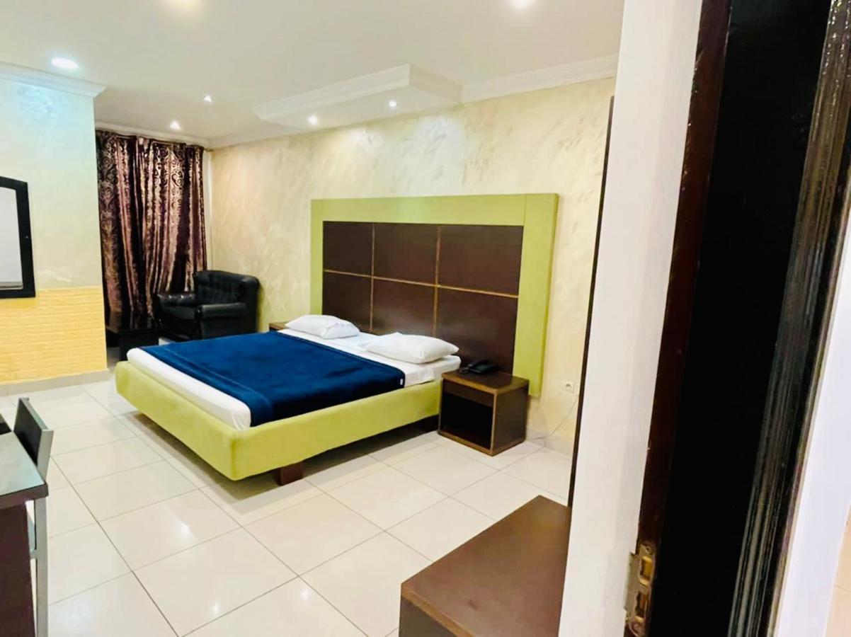 Class Hotel Brazzaville Esterno foto