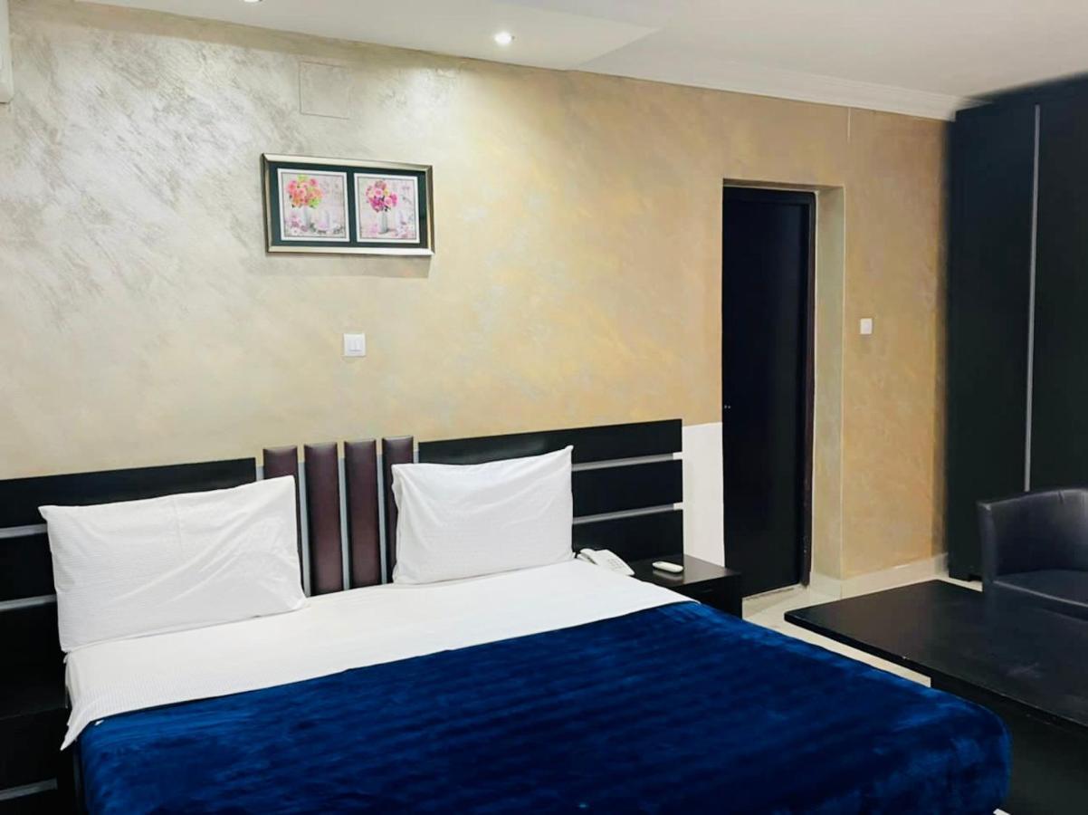 Class Hotel Brazzaville Esterno foto