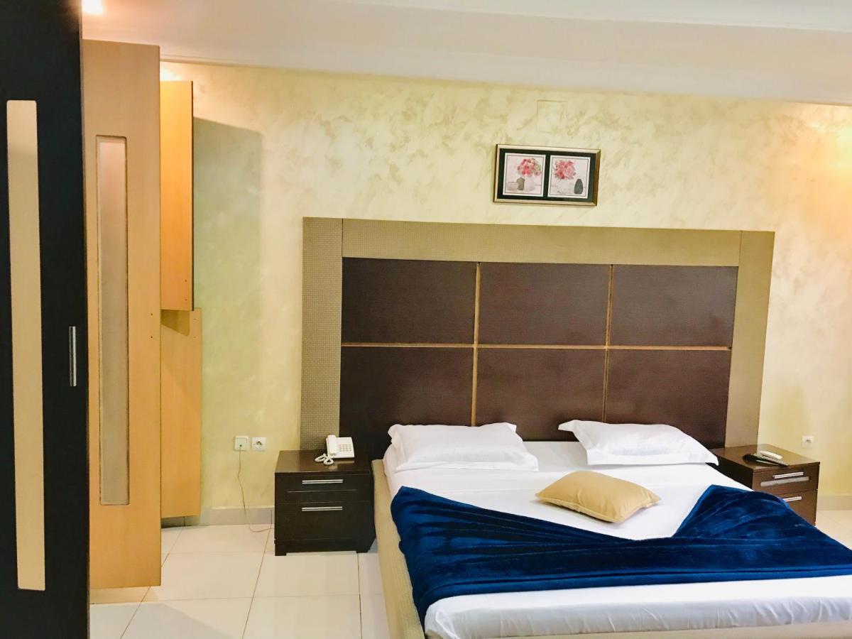 Class Hotel Brazzaville Esterno foto