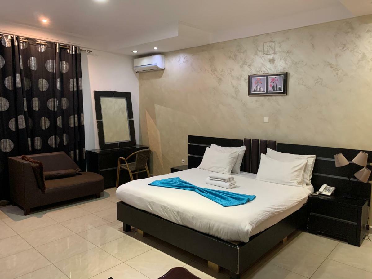 Class Hotel Brazzaville Esterno foto
