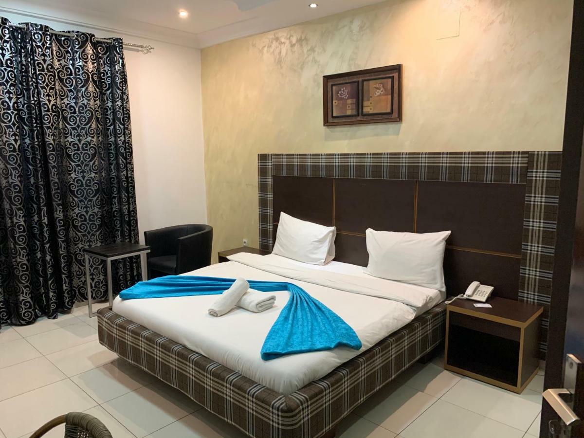 Class Hotel Brazzaville Esterno foto
